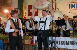 Gastgeschenk der MG Rüderswil bei der Jubiläumsfeier - Emmentaler Käse