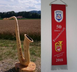 Gegenseitige Gastgeschenke zur 50-jährigen Freundschaft